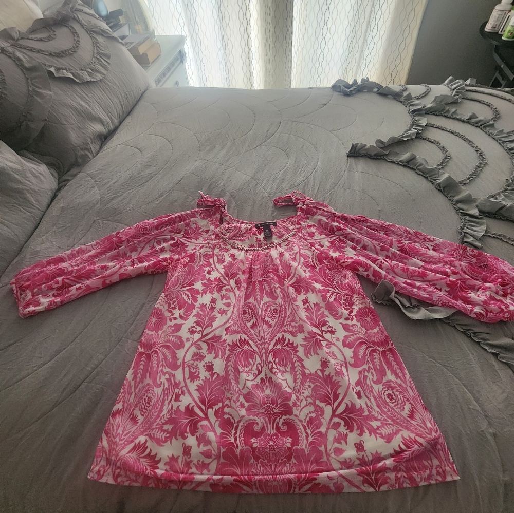 Shoulder cut blouse - Picture 2 of 5